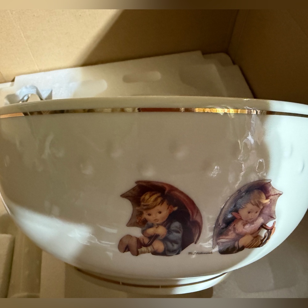 Hummel Umbrella Boy & Umbrella Girl Bowl and serving pieces in box